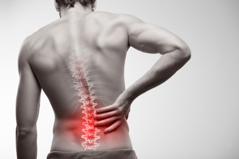 Thoát vị đĩa đệm là một trong những nguyên nhân gây đau lưng dưới