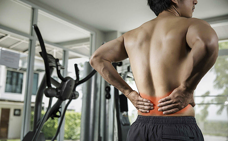 Cần đi thăm khám để xác định chính xác nguyên nhân bị đau lưng