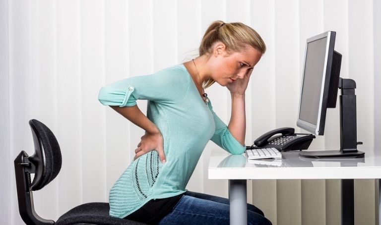 Thoát vị đĩa đệm lưng là bệnh lý xương khớp phổ biến ở dân văn phòng
