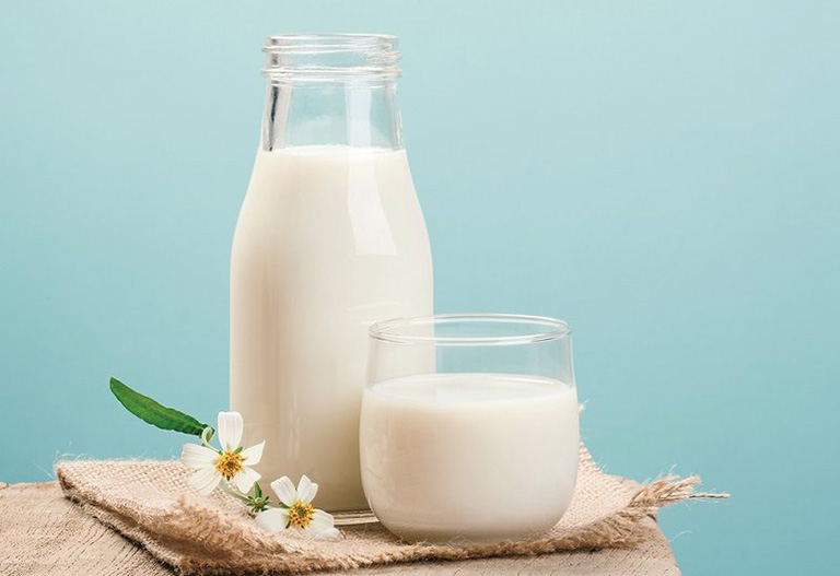 Người mắc bệnh gout nên uống sữa ít béo