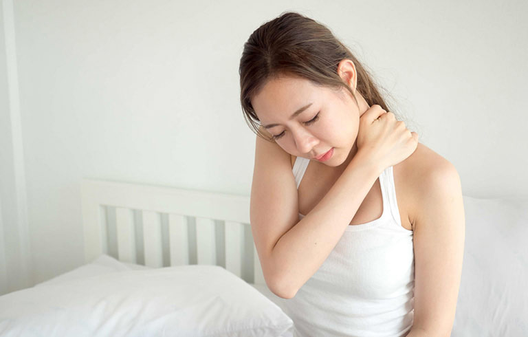 Ngủ sai tư thế dễ khiến vai gáy bị mỏi, đau nhức