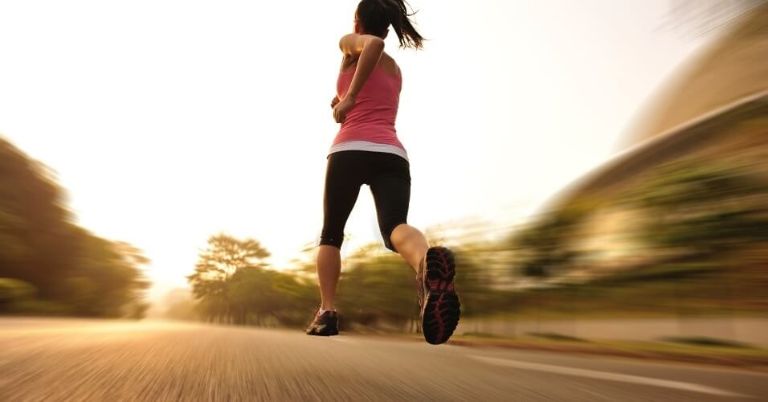 Thoái hóa cột sống có nên chạy bộ không? Cần chạy đúng cách để tránh chấn thương