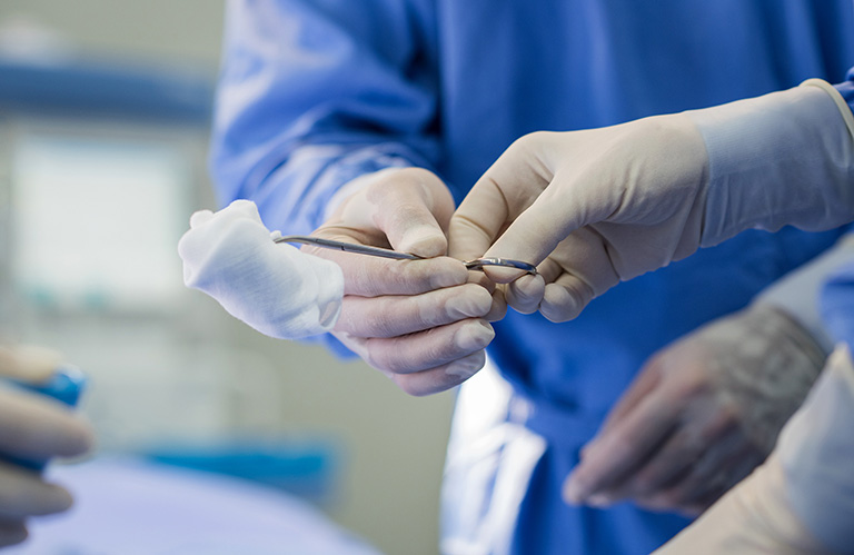 Phẫu thuật được chỉ định cho các trường hợp không đáp ứng phương pháp điều trị bảo tồn