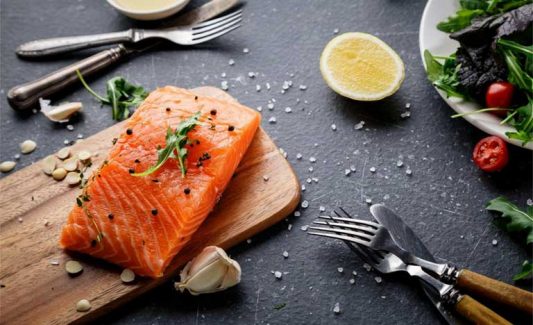 Viêm khớp nên ăn cá béo để tăng khả năng kháng viêm