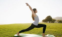 Rèn luyện yoga với những bài tập phù hợp sẽ giúp cải thiện tình trạng đau nhức cột sống